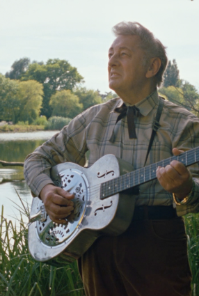 Cartaz do filme THE LONELIEST MAN IN TOWN